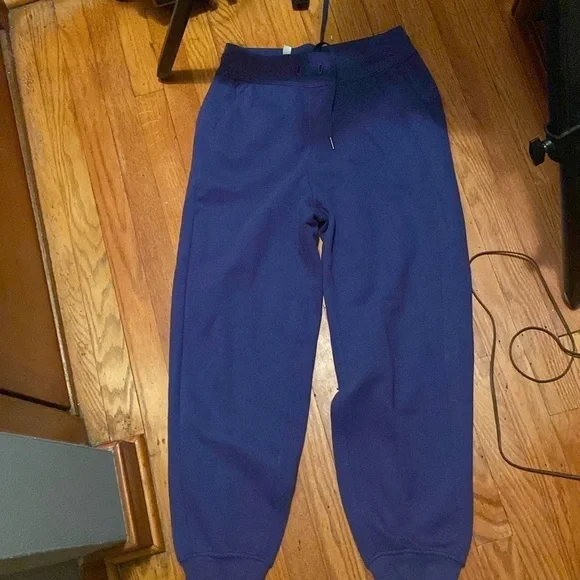 Lululemon joggers - Picture 1 of 4